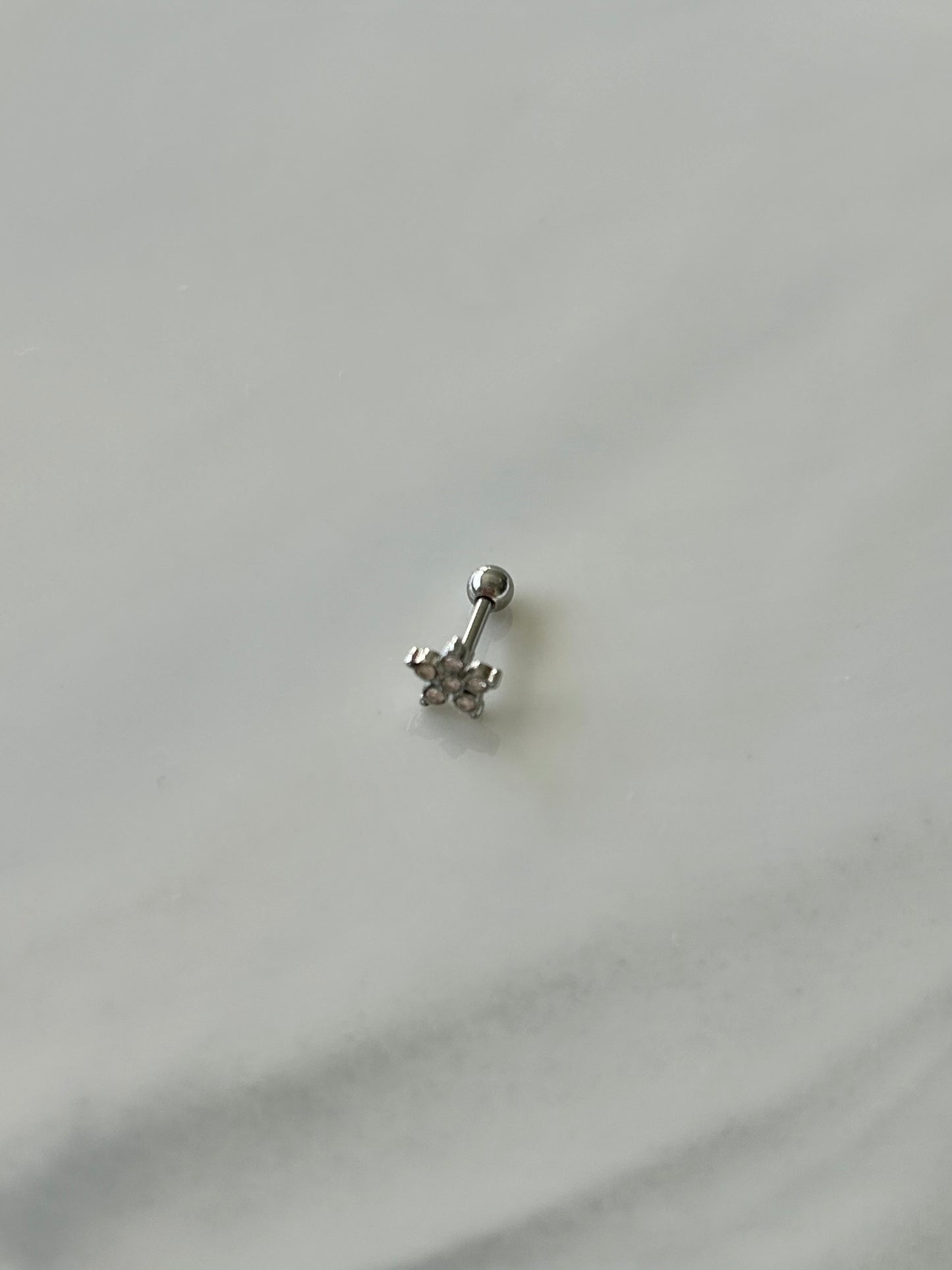 Piercing oreille fleur
