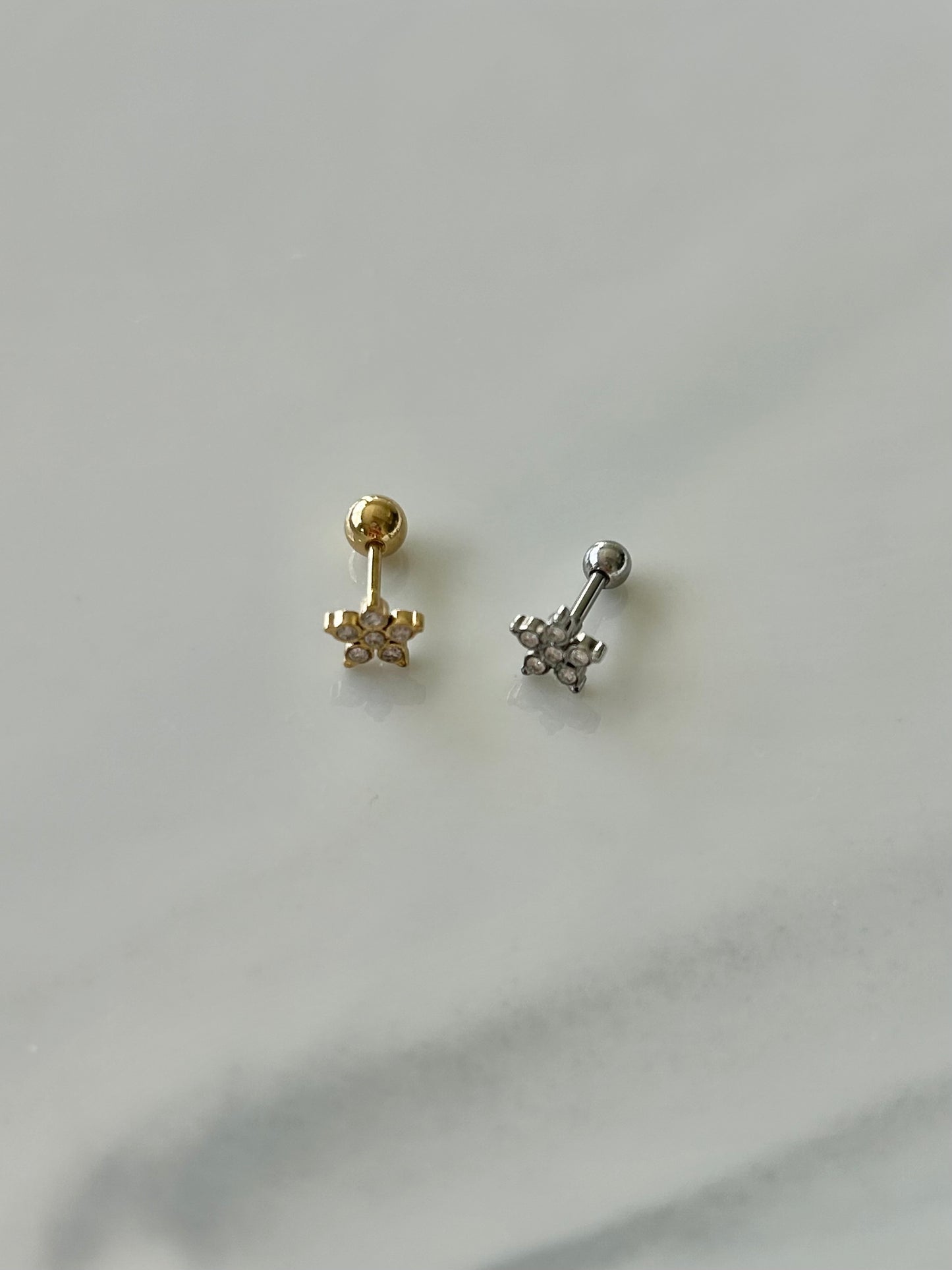 Piercing oreille fleur