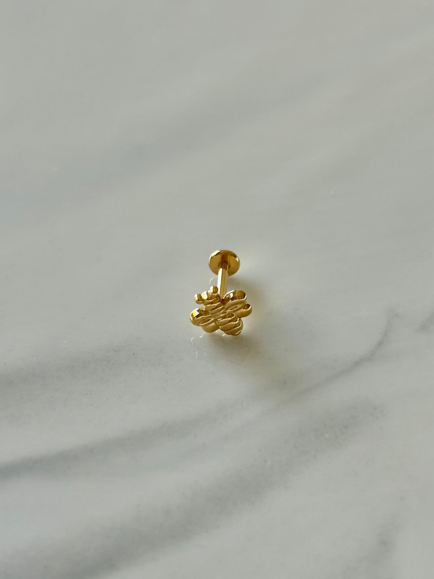 Piercing oreille ABEILLE